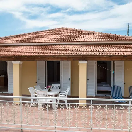 Hotell Elias & Vasili House 2*